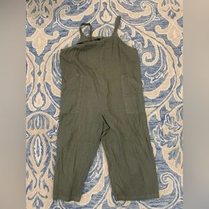 Universal Threads! Overalls! Pockets front and back. The perfect comfy!